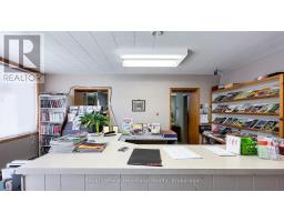 405 QUEEN ST - 18