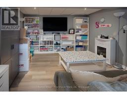 35 HYDE ROAD - 25