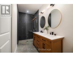 41 GILMER CRESCENT - 35