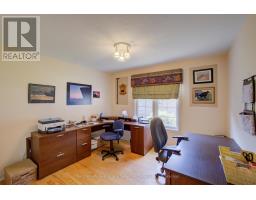 10 OAKWOOD COURT - 18