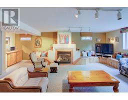 10 OAKWOOD COURT - 30