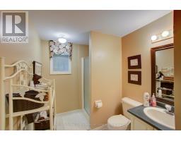 10 OAKWOOD COURT - 35