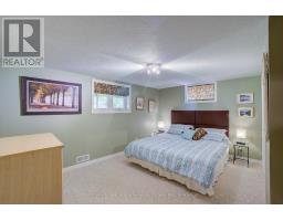 10 OAKWOOD COURT - 36