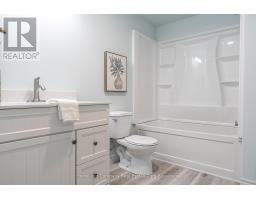 47 GREGORY CRESCENT - 36