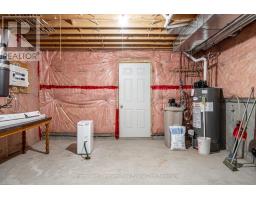 47 GREGORY CRESCENT - 39