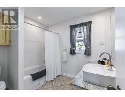 853 QUEENS AVENUE - 17