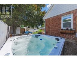 15 DUDHOPE AVENUE - 32