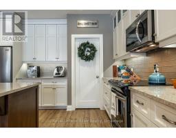 687 FORMAN AVENUE - 12