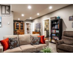 687 FORMAN AVENUE - 31