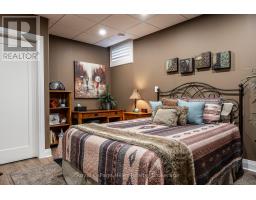 687 FORMAN AVENUE - 35