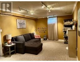 459 RICHARD CRESCENT - 16