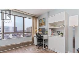 902 - 570 PROUDFOOT LANE - 10