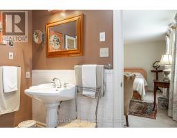 530 HOLMES STREET - 36