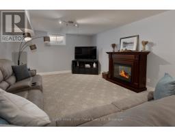 32 NORTH POINTE DRIVE - 30