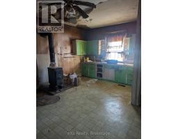 740 ELMA STREET W - 3