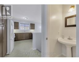 725 BINNING STREET W - 24