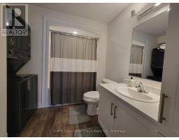 5 - 3205 VIVIAN LINE 37 - 14