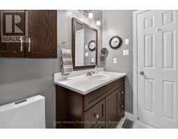 42 FRESHMEADOW WAY - 34