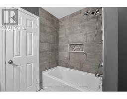 42 FRESHMEADOW WAY - 35