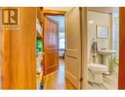 10 CENTRE STREET - 15