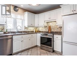 82 GREGORY CRESCENT - 10