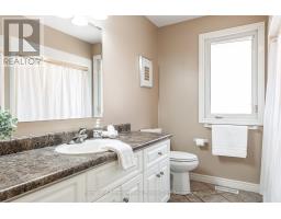 82 GREGORY CRESCENT - 25