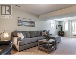 82 GREGORY CRESCENT - 26