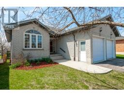 82 GREGORY CRESCENT - 3