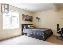 82 GREGORY CRESCENT - 33