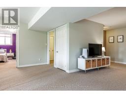 82 GREGORY CRESCENT - 35