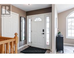 82 GREGORY CRESCENT - 4