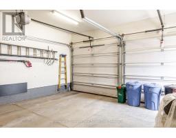 82 GREGORY CRESCENT - 47