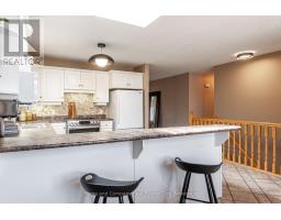 82 GREGORY CRESCENT - 8