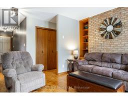 35 SPARLING CRESCENT - 17