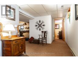 35 SPARLING CRESCENT - 28