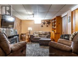 35 SPARLING CRESCENT - 31