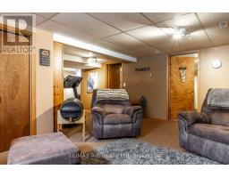 35 SPARLING CRESCENT - 33