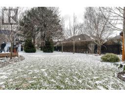 35 SPARLING CRESCENT - 38