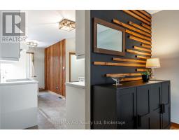 35 SPARLING CRESCENT - 8