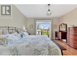 16 MACPHERSON AVENUE - 25