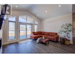 19 WINCHESTER CRESCENT - 12