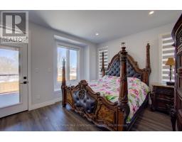 19 WINCHESTER CRESCENT - 14