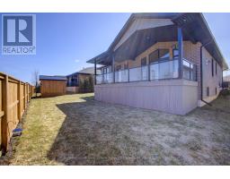 19 WINCHESTER CRESCENT - 31