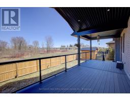 19 WINCHESTER CRESCENT - 36