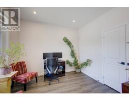 19 WINCHESTER CRESCENT - 5