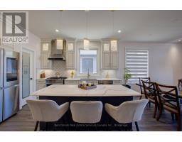 19 WINCHESTER CRESCENT - 7