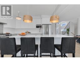 585 DOONWOODS CRESCENT - 2