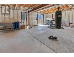 585 DOONWOODS CRESCENT - 44