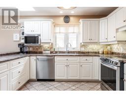 82 GREGORY CRESCENT - 10