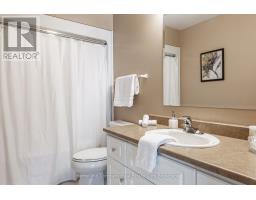 82 GREGORY CRESCENT - 25